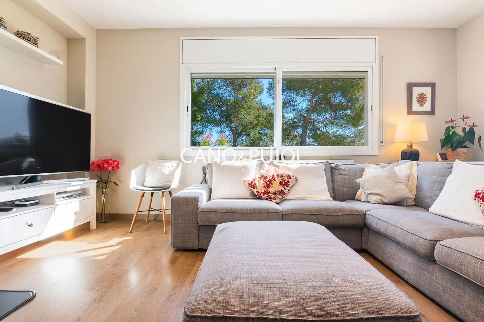 Sala de estar de Casa o chalet en venta en Corbera de Llobregat con Calefacción, Terraza y Trastero