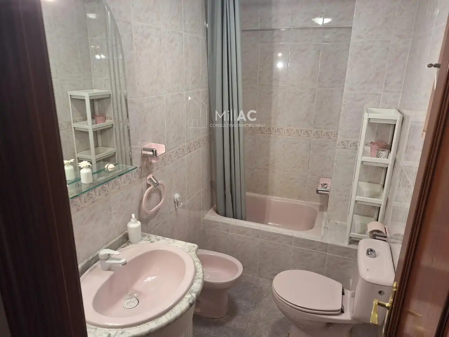 Bathroom of Flat for rent in Madrid  with Air Conditioner, Heating and Furnished