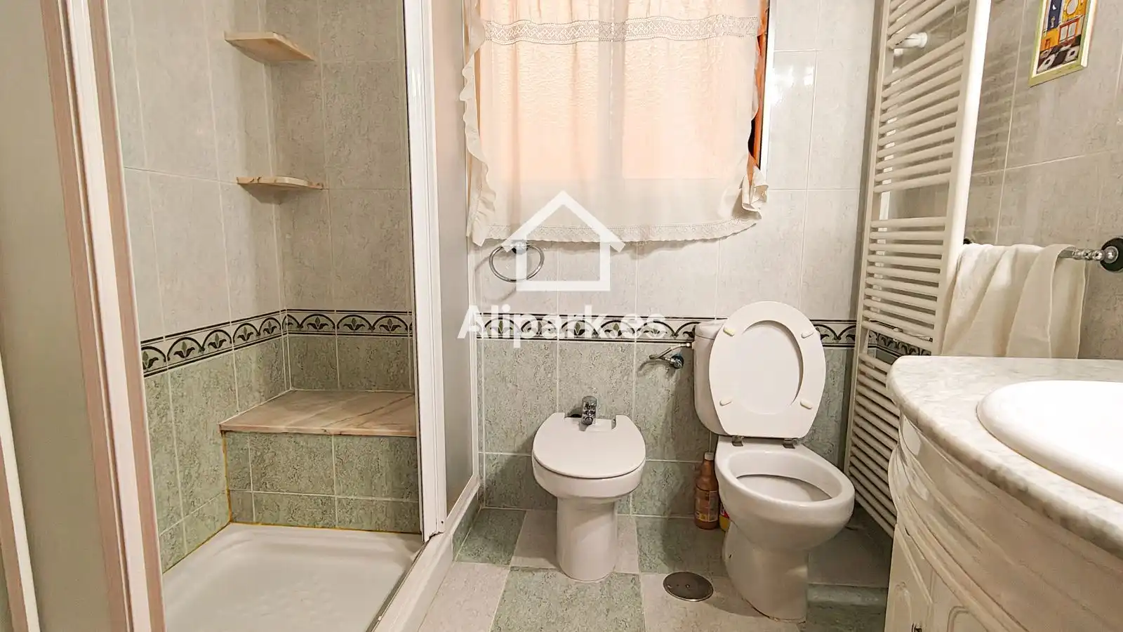 Baño de Piso en venta en Alicante / Alacant con Aire acondicionado, Calefacción y Amueblado