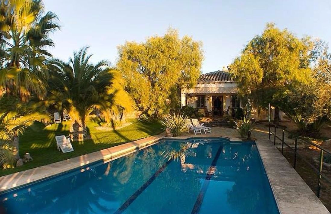 Piscina de Casa o xalet de lloguer en Arriate amb Aire condicionat, Calefacció i Jardí privat