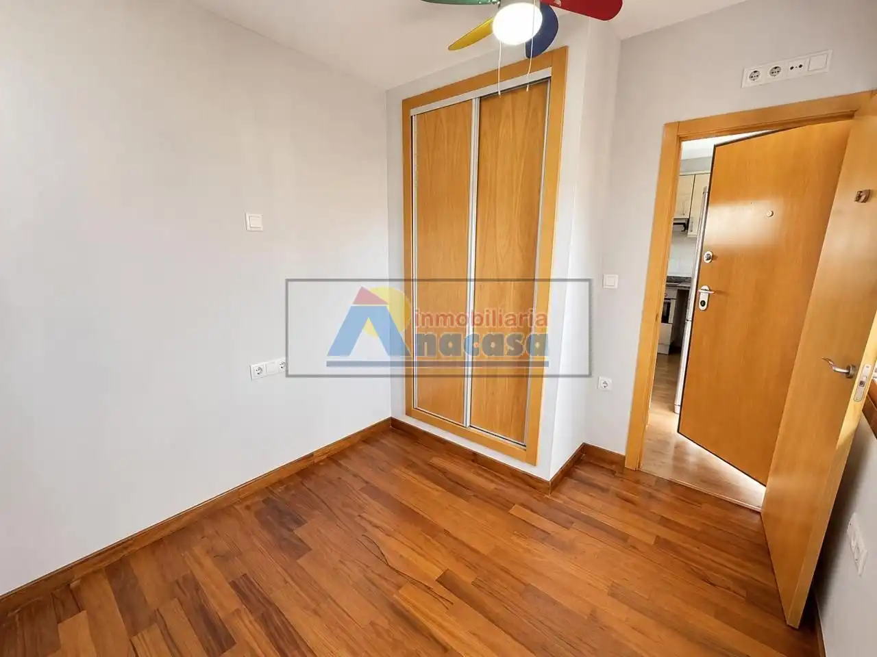 Schlafzimmer von Dachboden zum Verkauf in Oliva mit Klimaanlage, Terrasse und Möbliert