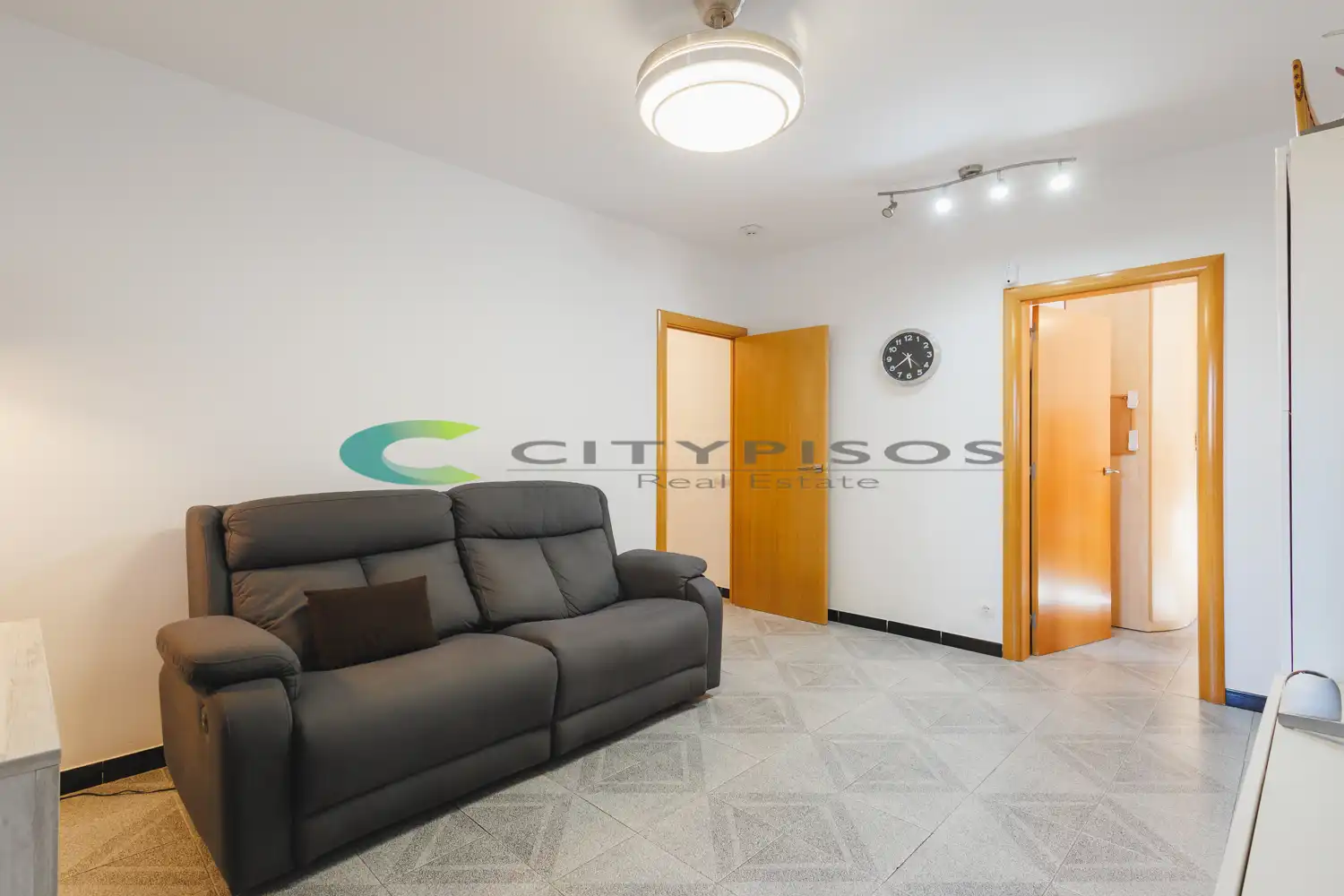 Living room of Flat for sale in Barcelona  with Air Conditioner and Oven