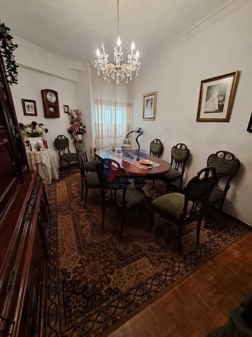 Menjador de Pis en venda en Ourense Capital  amb Calefacció, Parquet i Terrassa