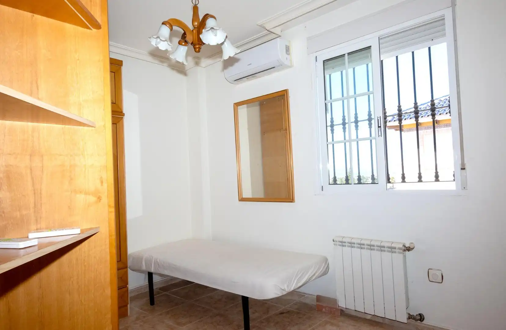 Habitación de Casa adosada en venta en Torrevieja con Aire acondicionado, Calefacción y Jardín privado