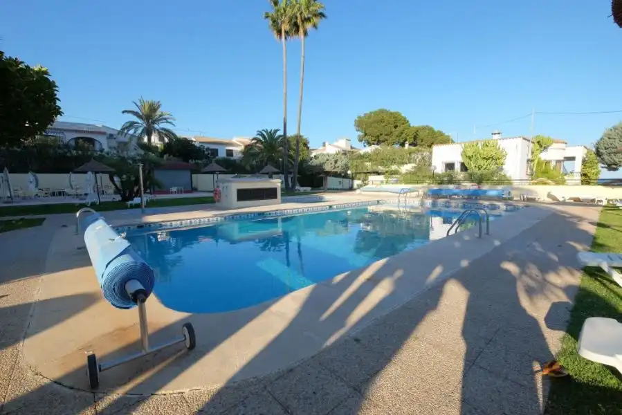 Piscina de Estudi en venda en Calpe / Calp amb Aire condicionat, Calefacció i Jardí privat