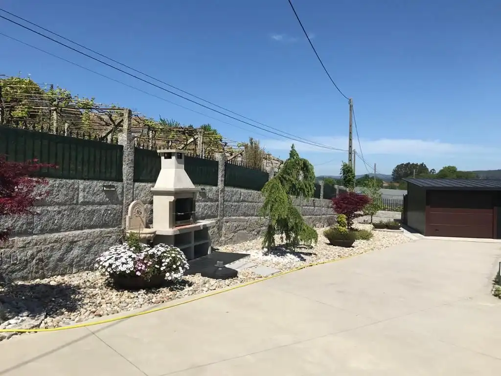 Garden of Houses for sale in Barro  with Private garden, Parquet flooring and Storage room