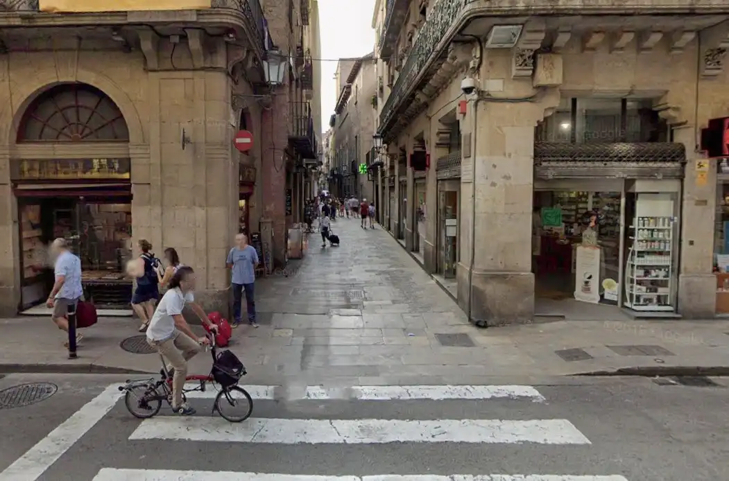 Vista exterior de Local en traspaso en Barcelona con Amueblado