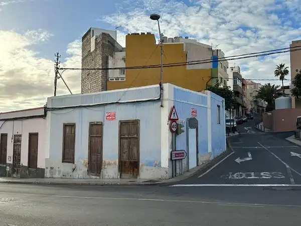 Vista exterior de Casa o xalet en venda en Gáldar amb Jardí privat, Terrassa i Traster