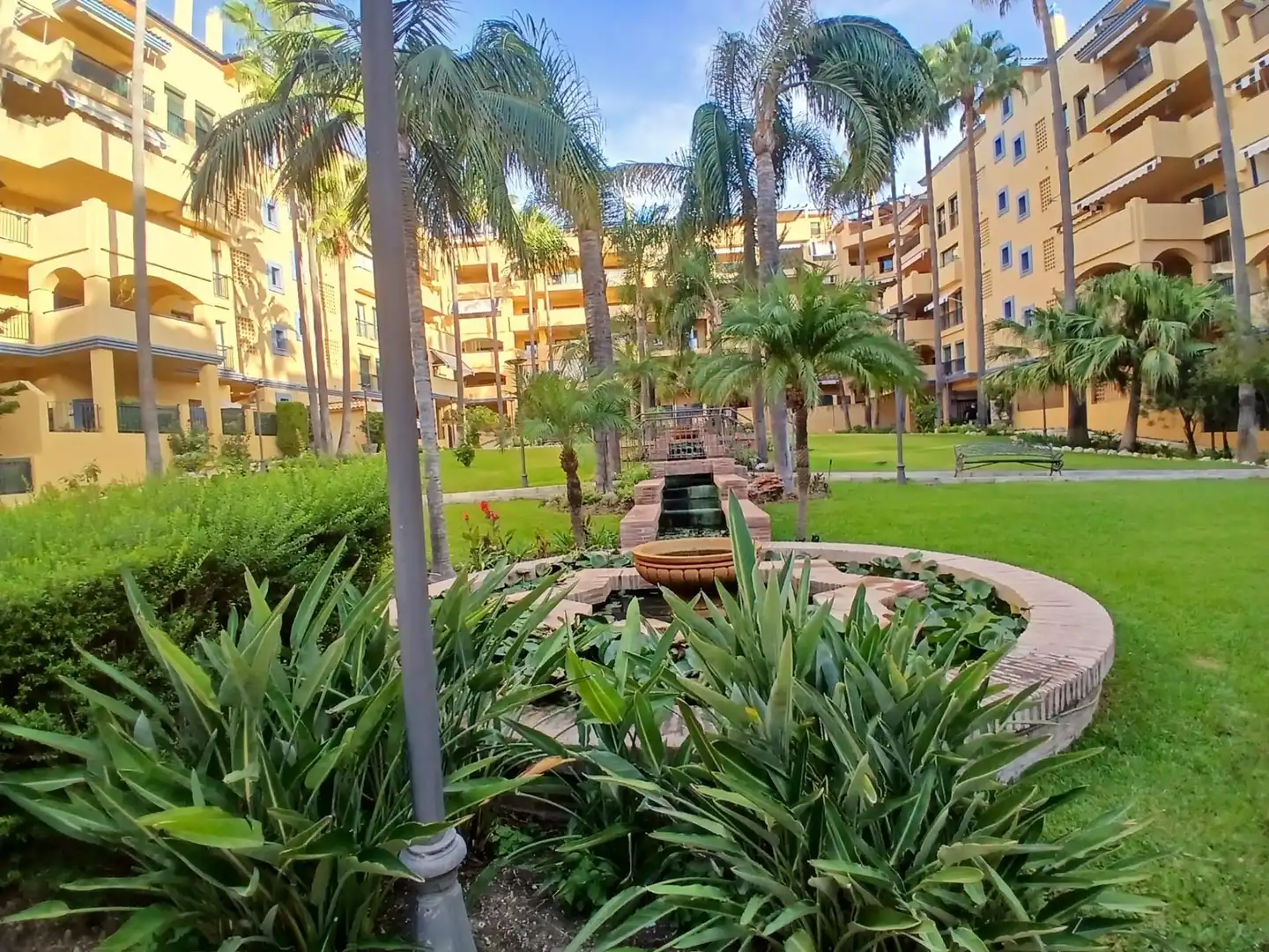 Flat with pool for sale in San Pedro de Alcántara, imagen 4