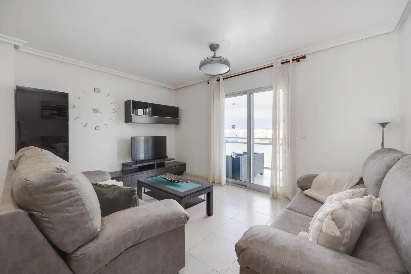 Sala de estar de Piso en venta en Orihuela con Aire acondicionado, Amueblado y Piscina comunitaria