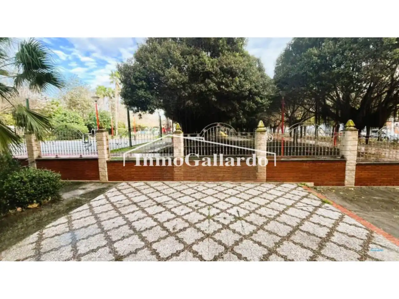 Vista exterior de Piso en venta en Rincón de la Victoria con Terraza y Piscina comunitaria