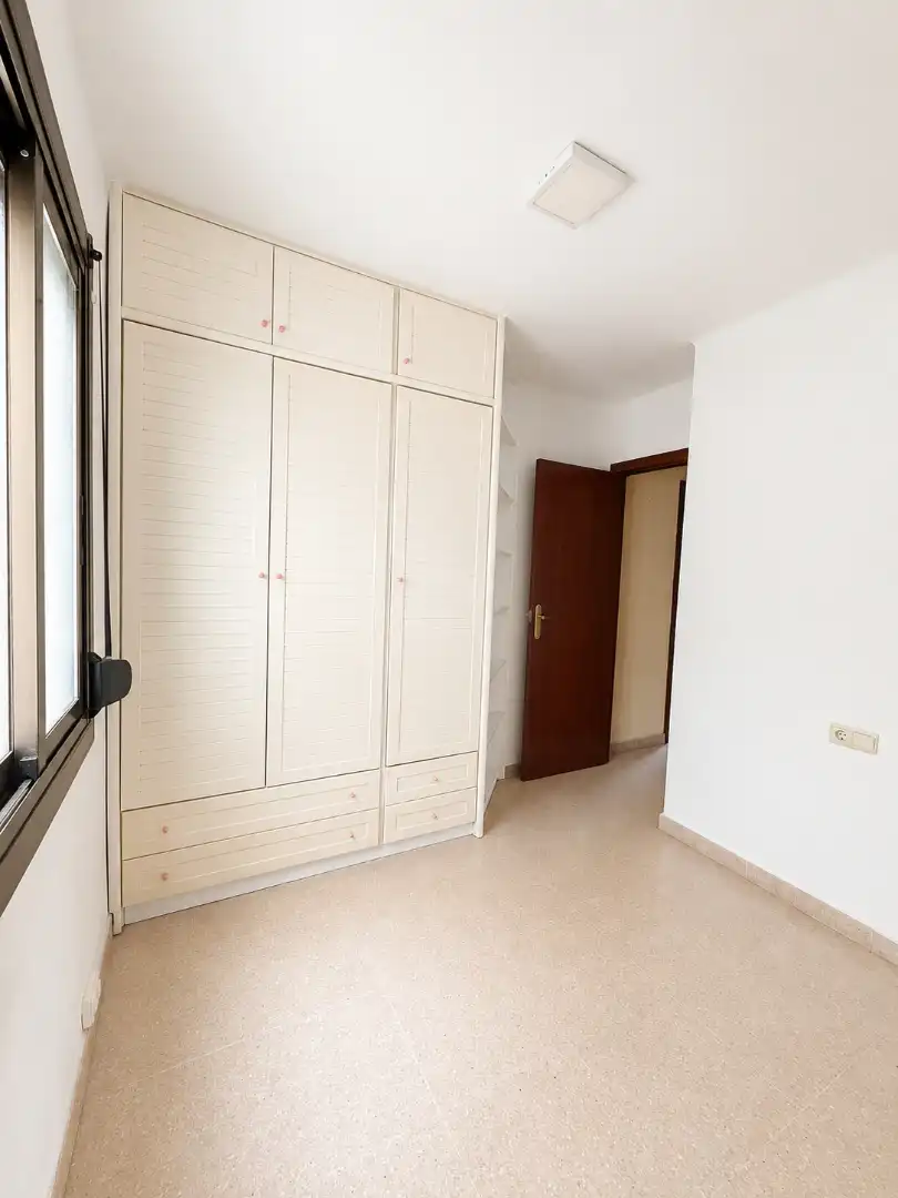 Habitación de Piso en venta en El Prat de Llobregat con Aire acondicionado, Calefacción y Horno