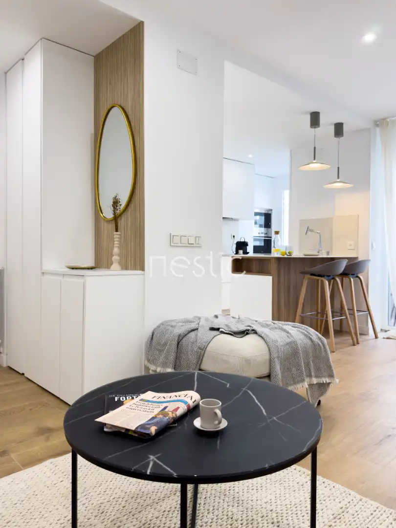 Dormitori de Apartament de lloguer en Madrid amb Aire condicionat, Calefacció i Terrassa