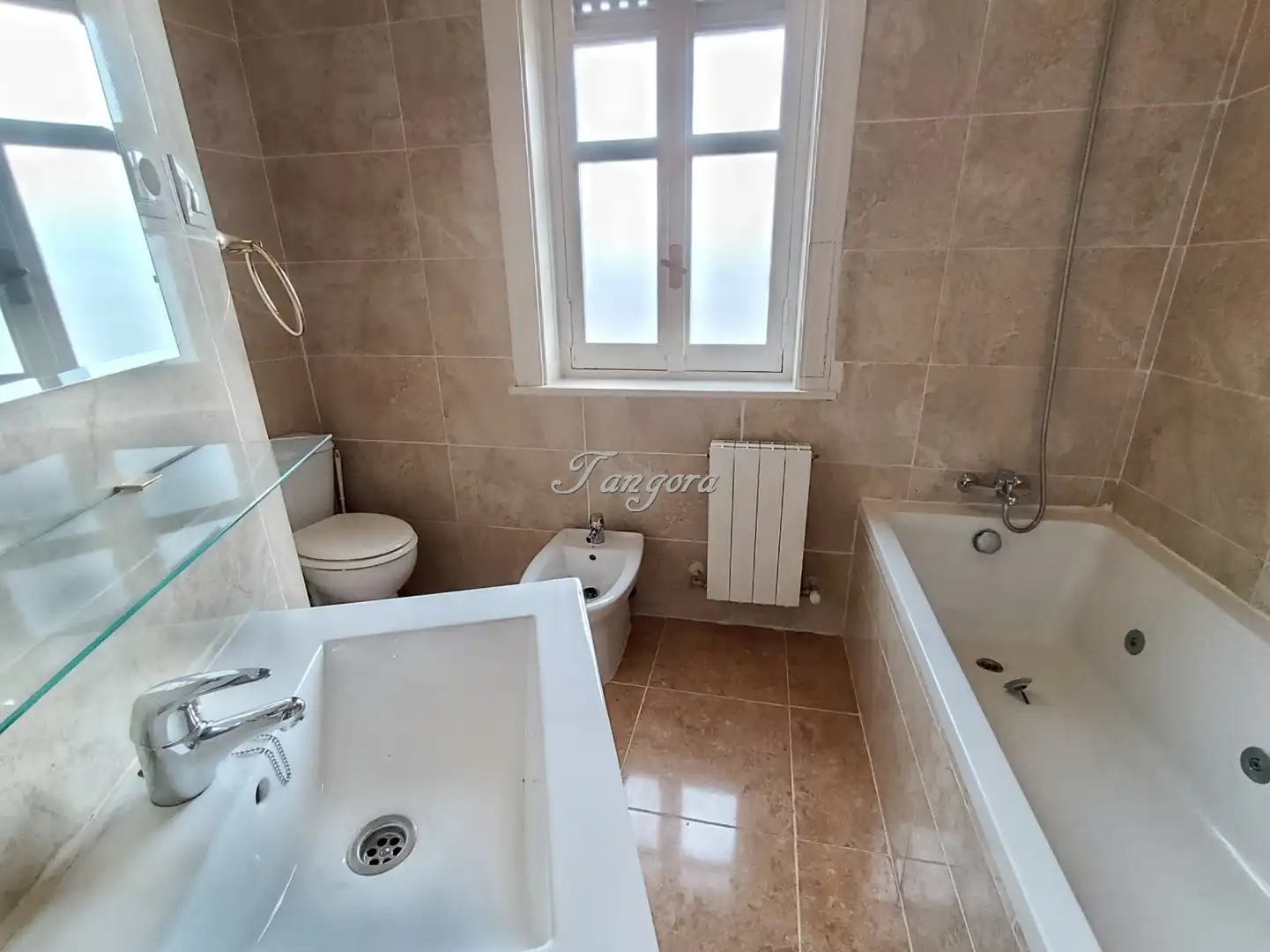Baño de Piso de alquiler en Getxo  con Calefacción, Parquet y Horno