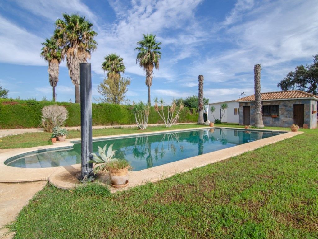 Piscina de Casa o xalet en venda en La Rinconada