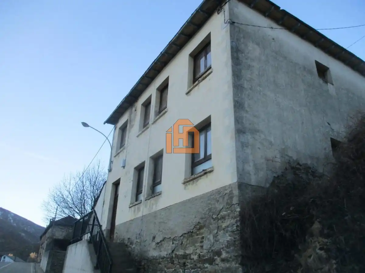 Haus zum Verkauf in Carretera General