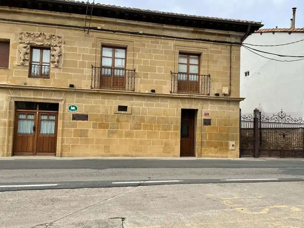 Country house zum Verkauf in Calle Mayor, Castañares de Rioja