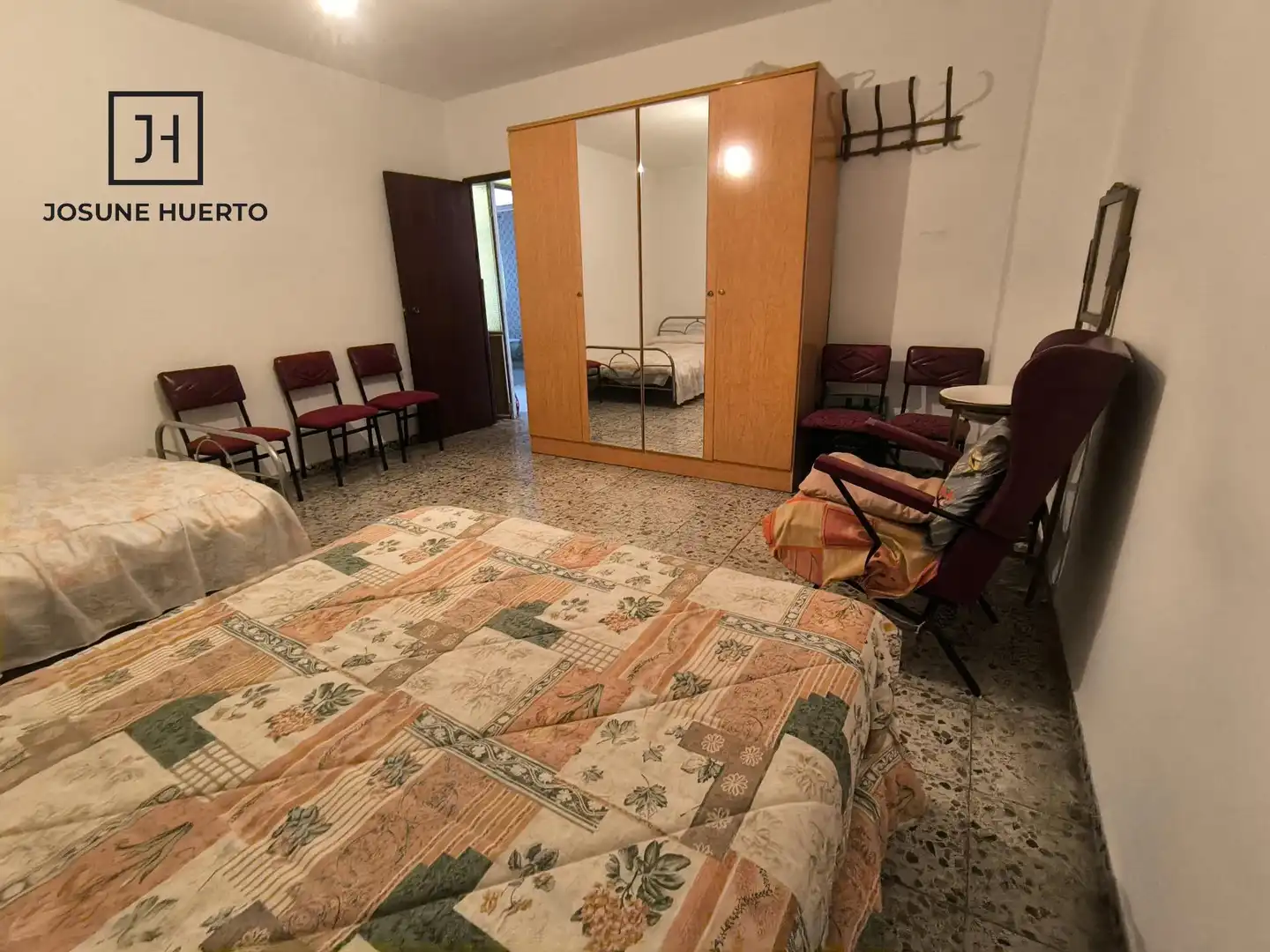 Dormitori de Finca rústica en venda en Esparragosa de la Serena amb Moblat