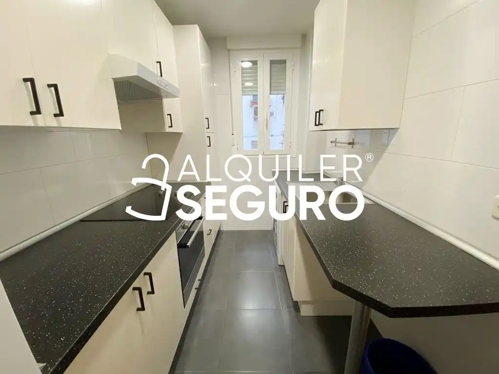Cocina de Piso de alquiler en Madrid con Calefacción