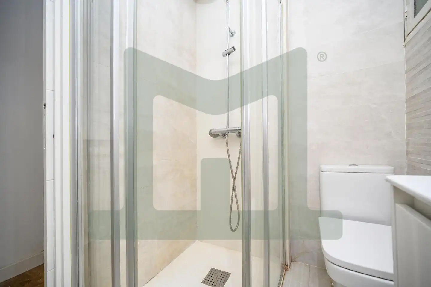 Baño de Piso en venta en Madrid con Calefacción, Parquet y Amueblado