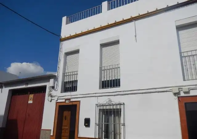 Vista exterior de Pis en venda en La Puebla de Cazalla, Sevilla