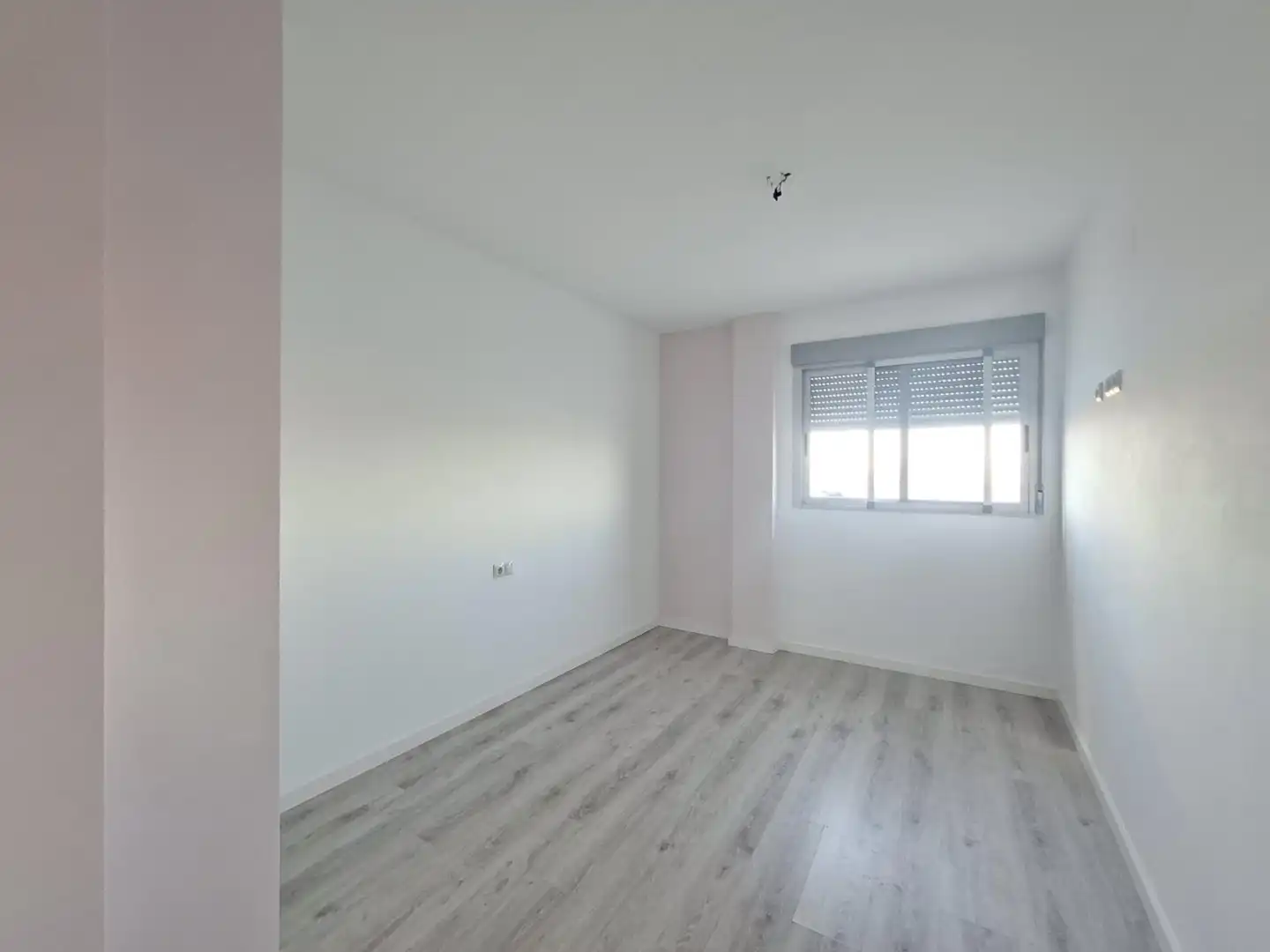 Habitación de Ático de alquiler en Aldaia con Aire acondicionado, Parquet y Terraza