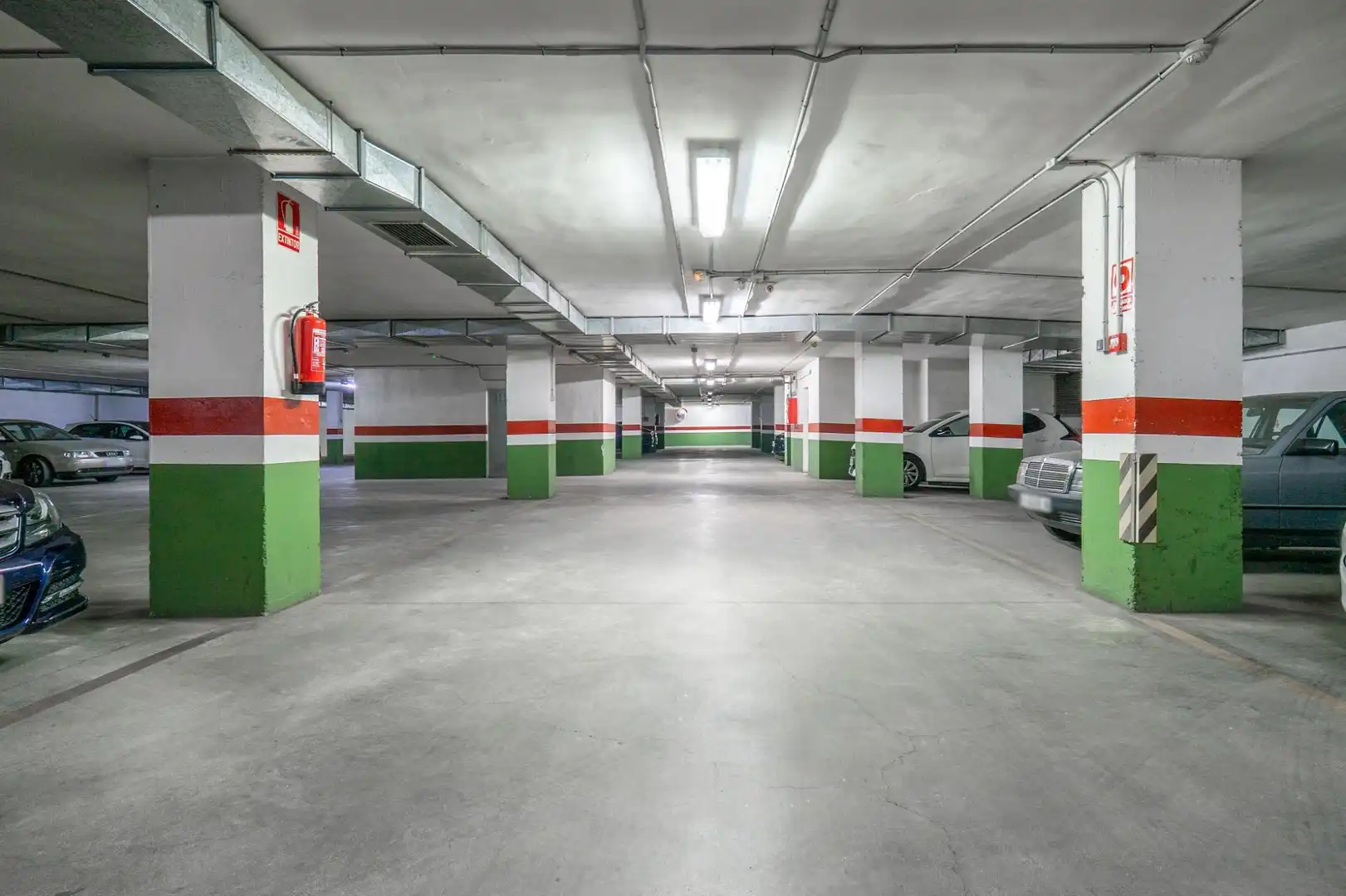 Parkplatz von Garage zum Verkauf in Granada