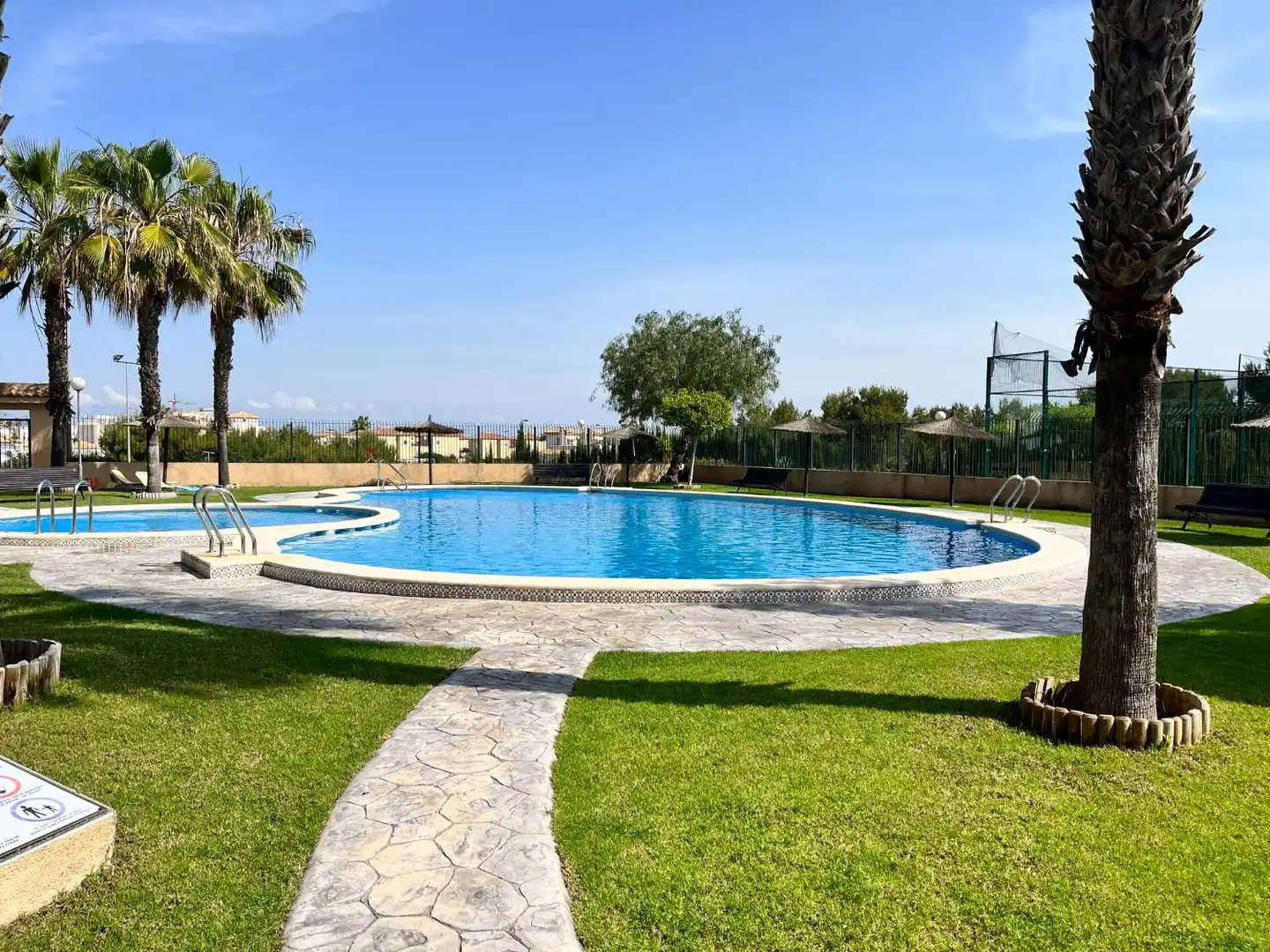 Piscina de Dúplex en venda en Orihuela amb Terrassa, Piscina i Moblat