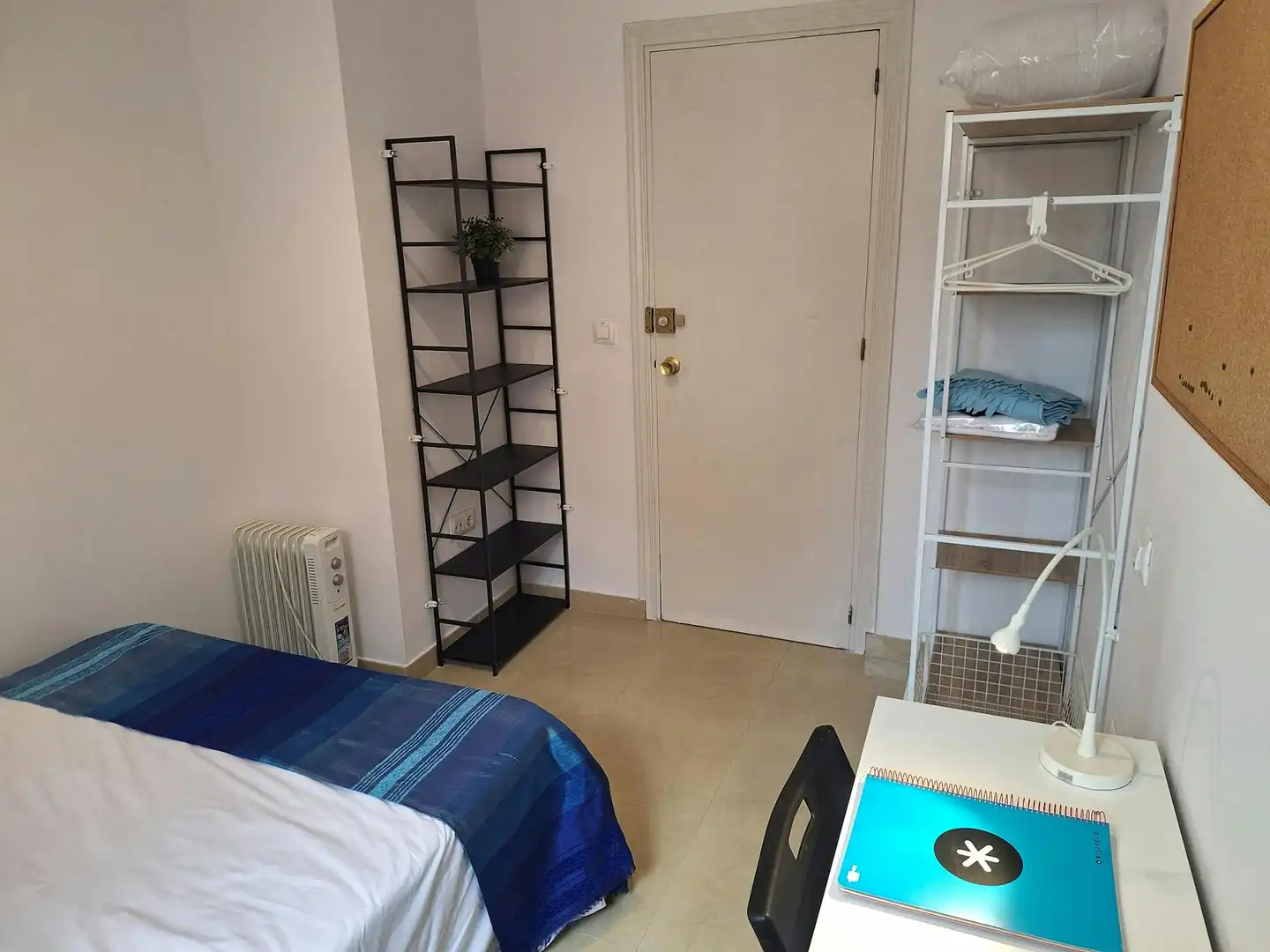 Schlafzimmer von Wohnung zur untervermieten in Sevilla mit Heizung, Möbliert und Waschmaschine