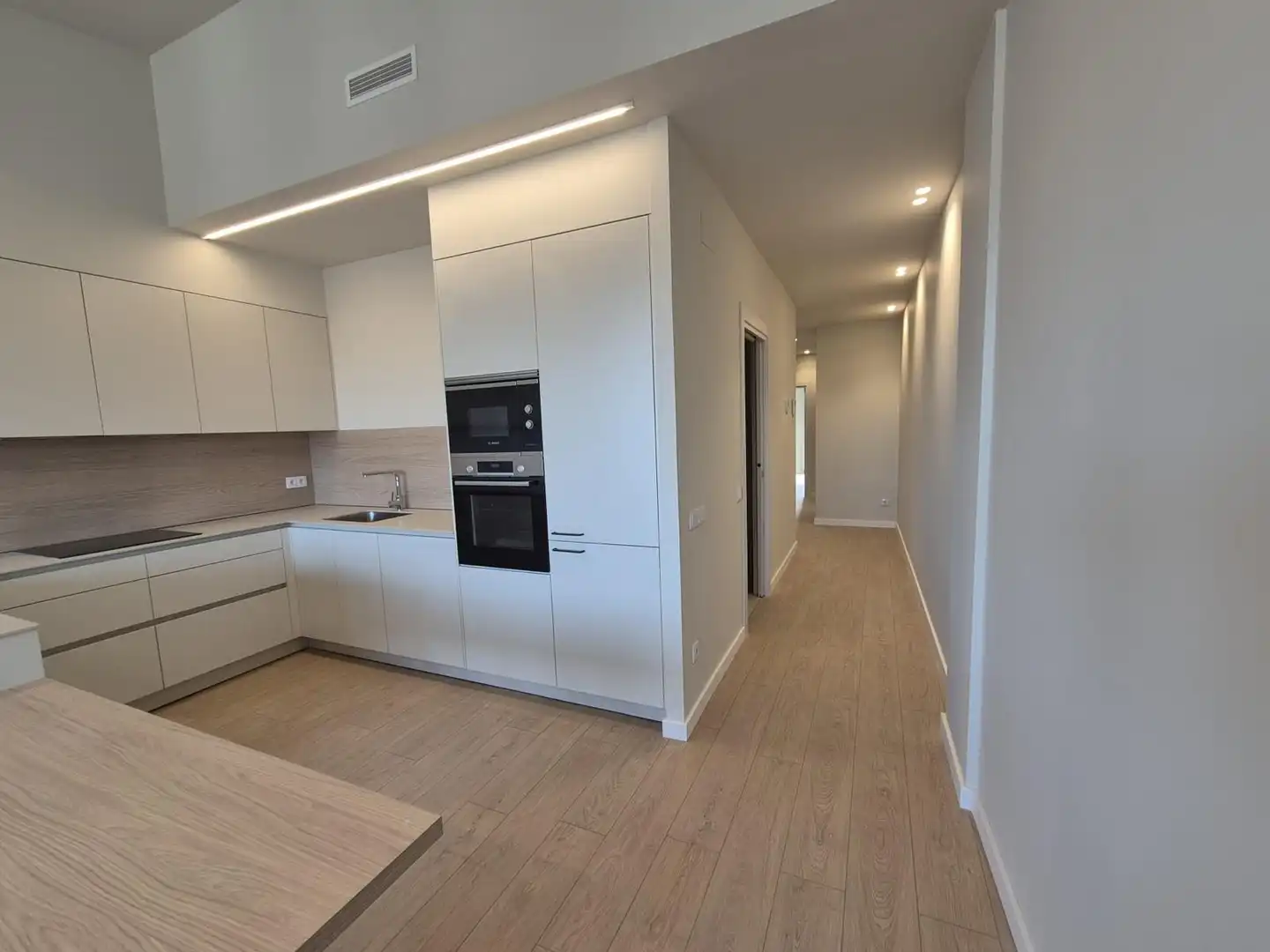Cuina de Dúplex en venda en Vic amb Calefacció, Parquet i Terrassa