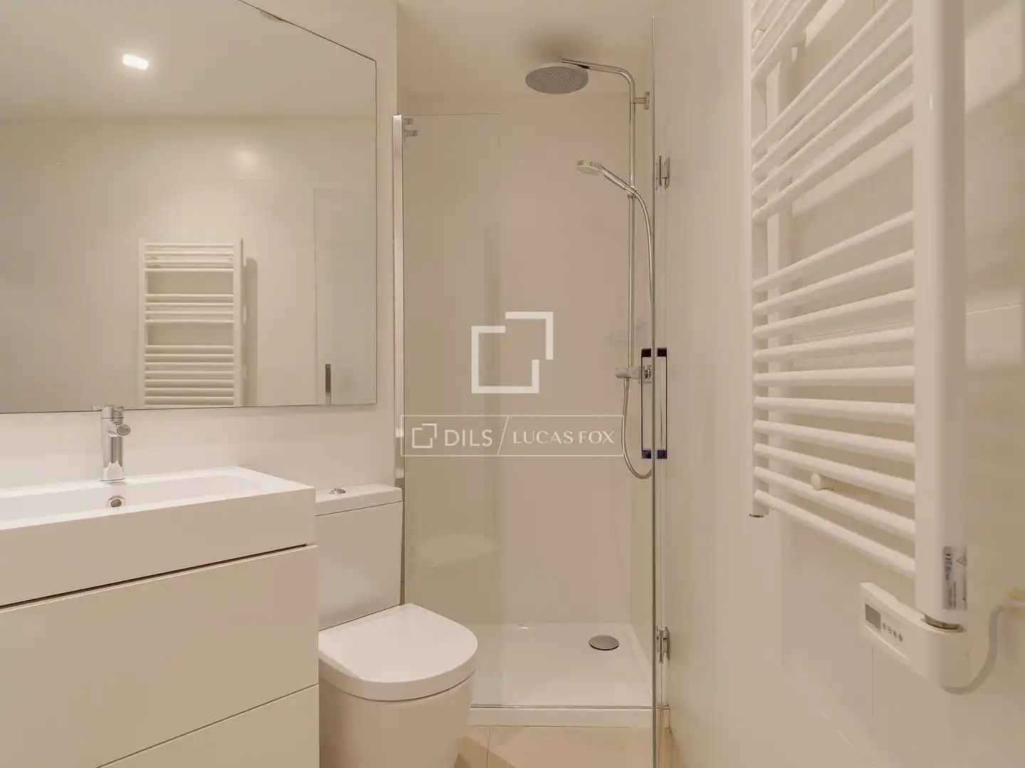 Bathroom of Flat for sale in Barcelona  with Air Conditioner, Heating and Parquet flooring