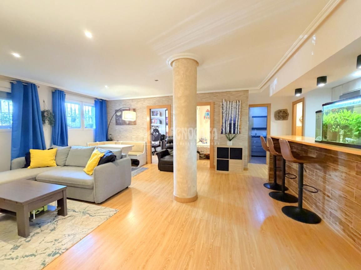 Sala de estar de Piso en venta en  Madrid Capital con Calefacción y Piscina comunitaria