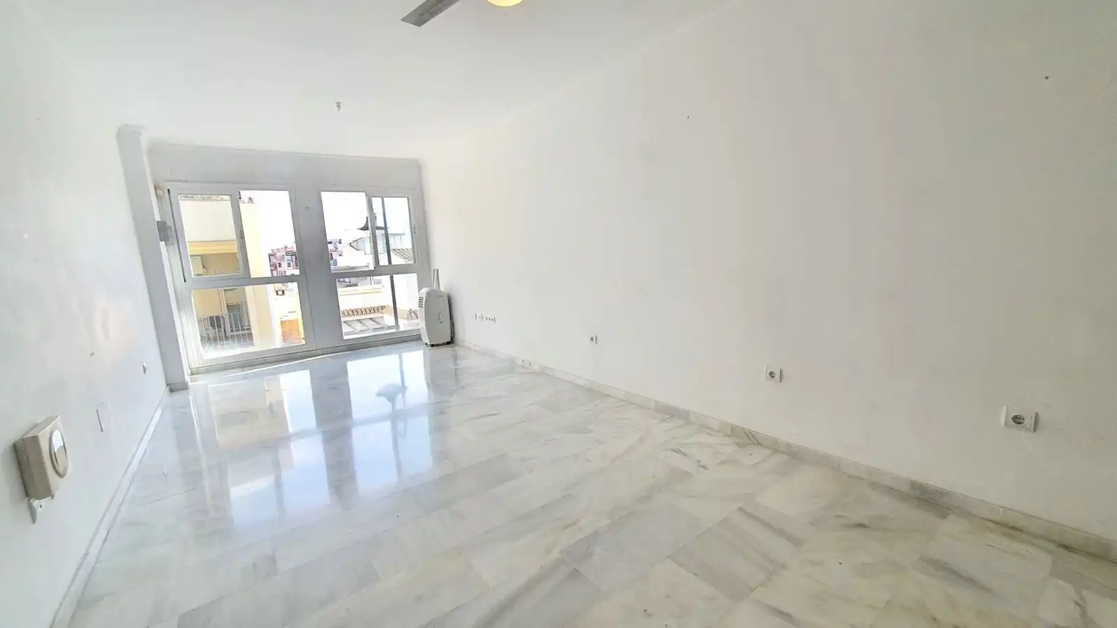 Wohnzimmer von Wohnung zum Verkauf in Mijas mit Klimaanlage und Ofen