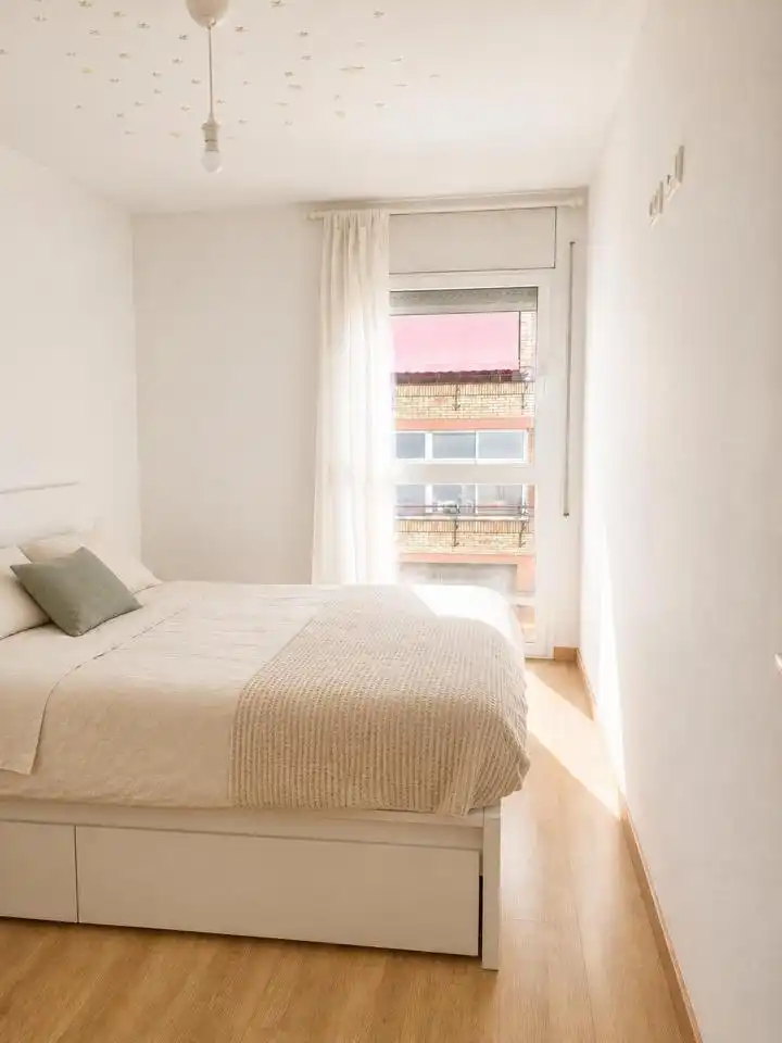 Dormitori de Àtic en venda en Badalona amb Aire condicionat i Terrassa
