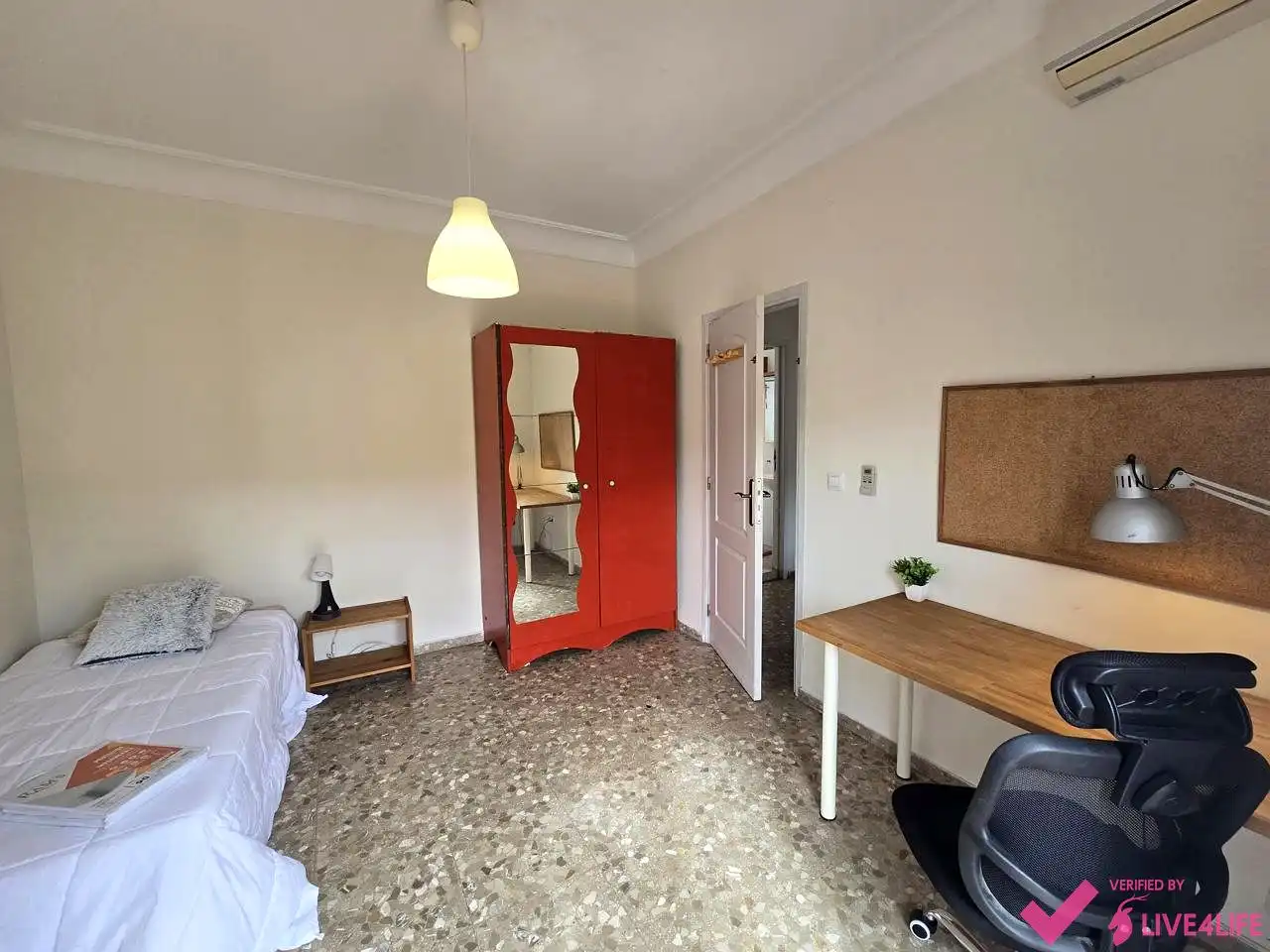 Bedroom of Flat for rent in Sevilla  with Air Conditioner, Terrace and Furnished