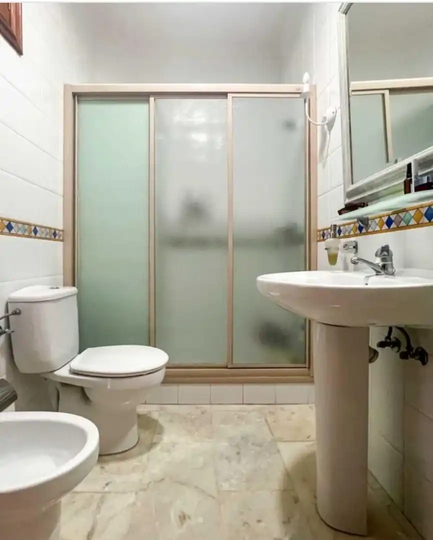 Bany de Casa o xalet en venda en La Roda de Andalucía amb Aire condicionat, Terrassa i Moblat
