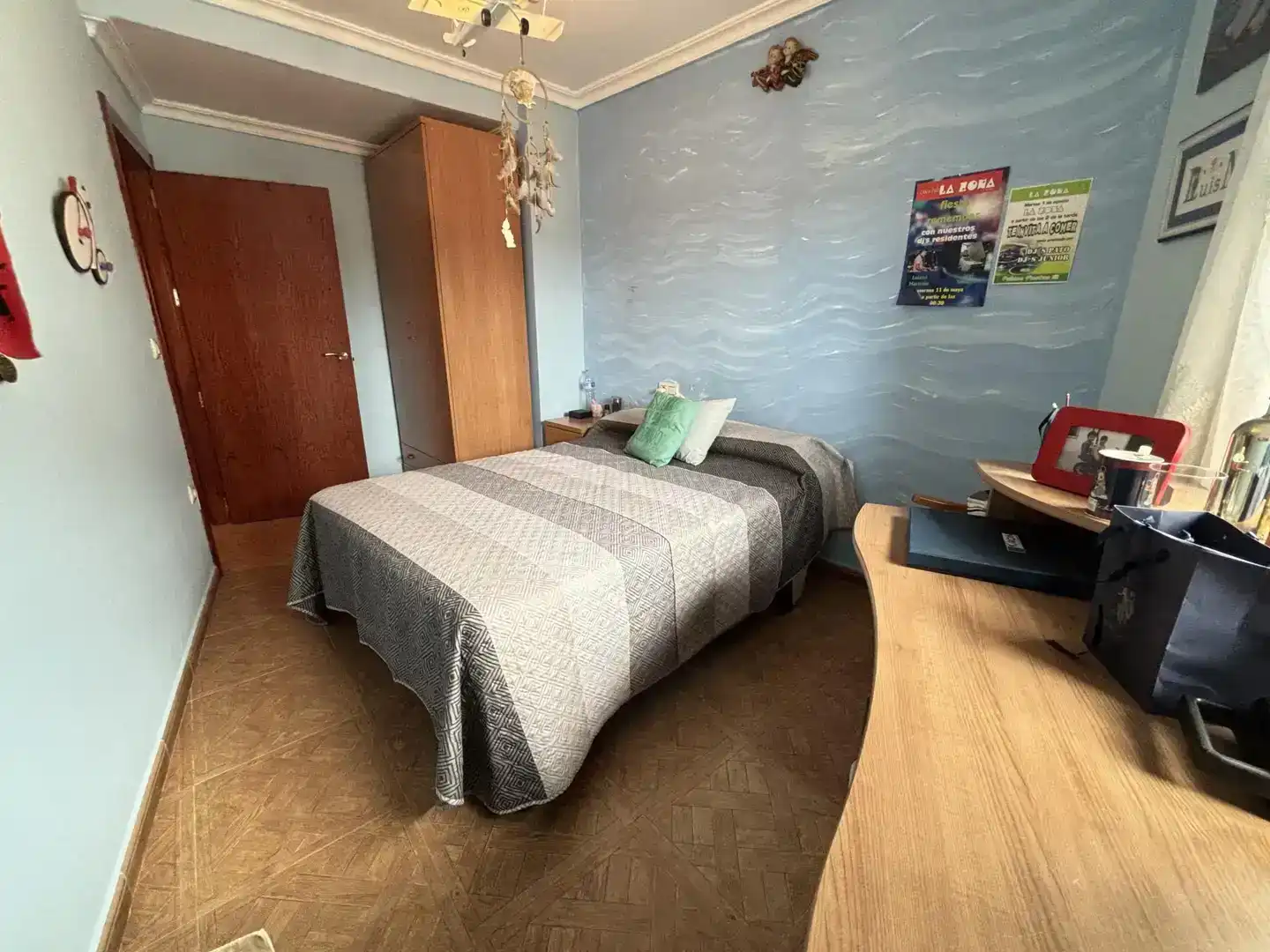 Dormitori de Casa adosada en venda en Robledo amb Parquet, Traster i Moblat