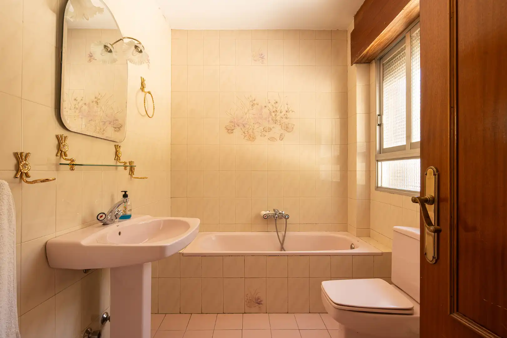 Badezimmer von Einfamilien-Reihenhaus zum Verkauf in Granada mit Klimaanlage, Privatgarten und Terrasse