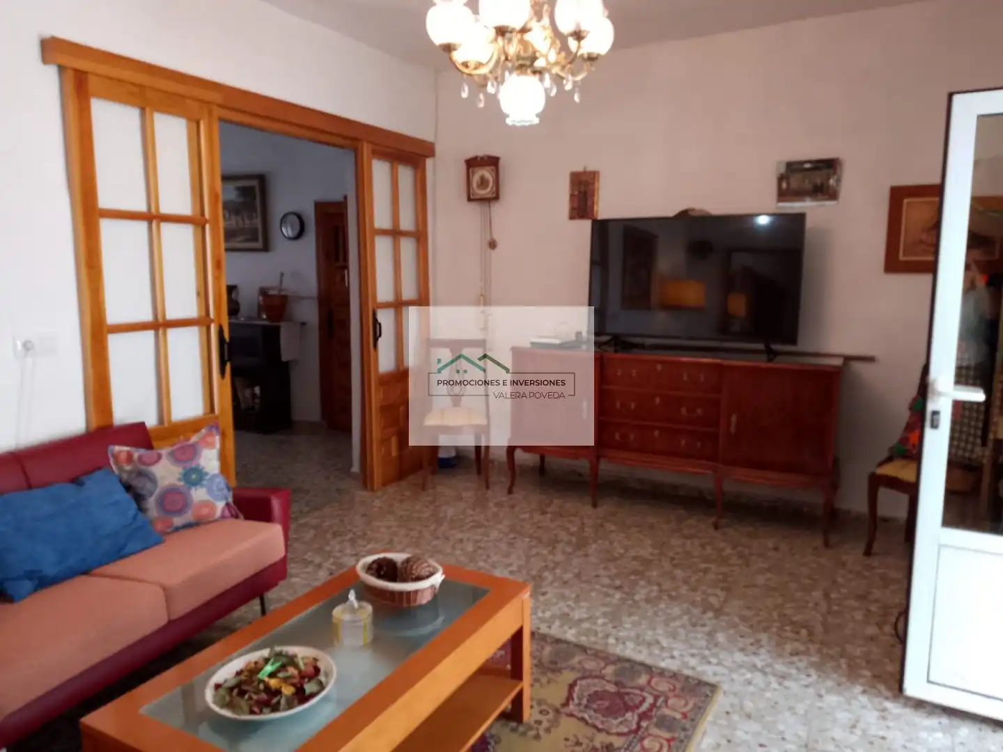Sala d'estar de Casa o xalet en venda en Solera de Gabaldón amb Jardí privat i Moblat