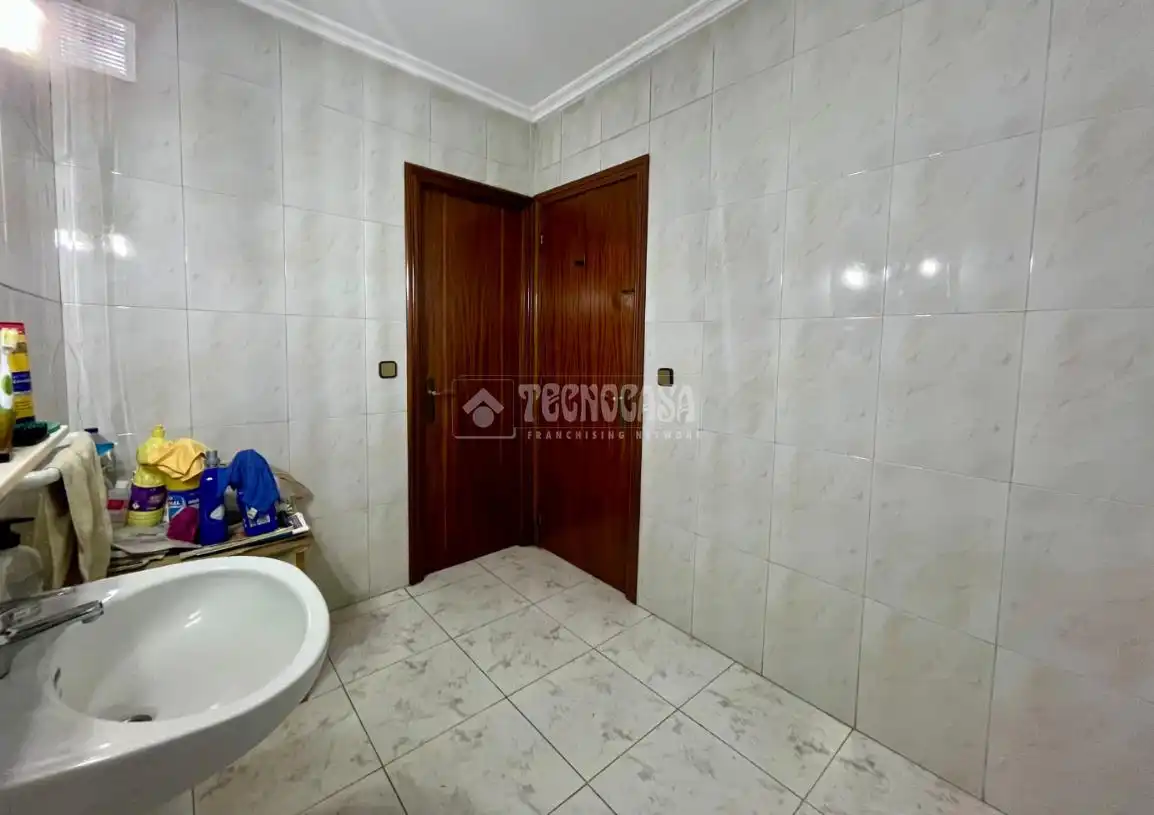 Badezimmer von Wohnung zum Verkauf in Santander mit Heizung und Möbliert