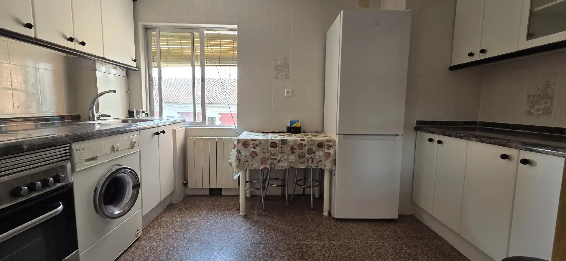 Cocina de Piso en venta en Palencia con Calefacción, Terraza y Amueblado