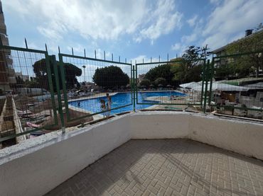 Apartamento con piscina en venta en Calle Luis Vives 10