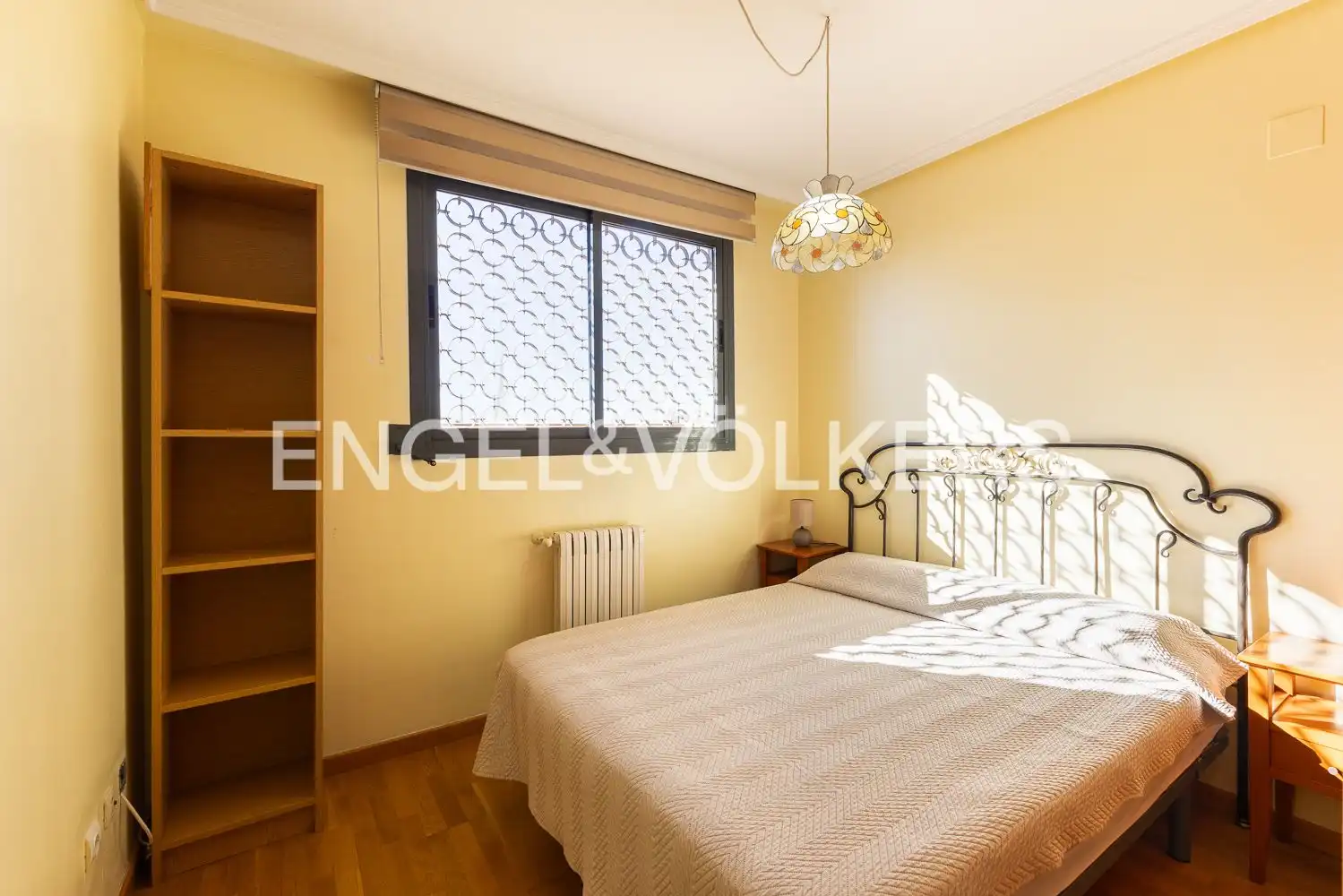 Schlafzimmer von Dachboden zur Miete in Valencia mit Klimaanlage, Heizung und Parkett