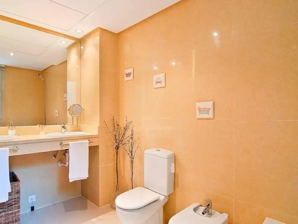 Baño de Apartamento en venta en Calvià con Aire acondicionado, Calefacción y Jardín privado