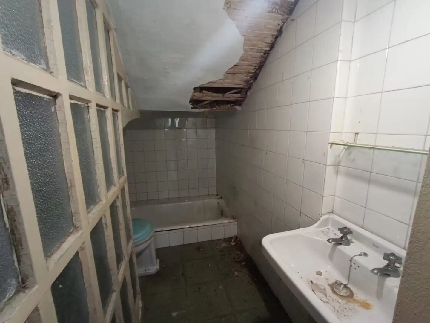 Bathroom of Houses for sale in Castrillón  with Terrace, Storage room and Swimming Pool