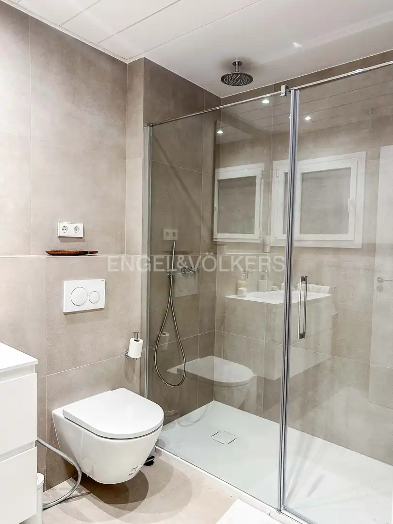 Baño de Piso de alquiler en Barcelona con Aire acondicionado, Calefacción y Trastero