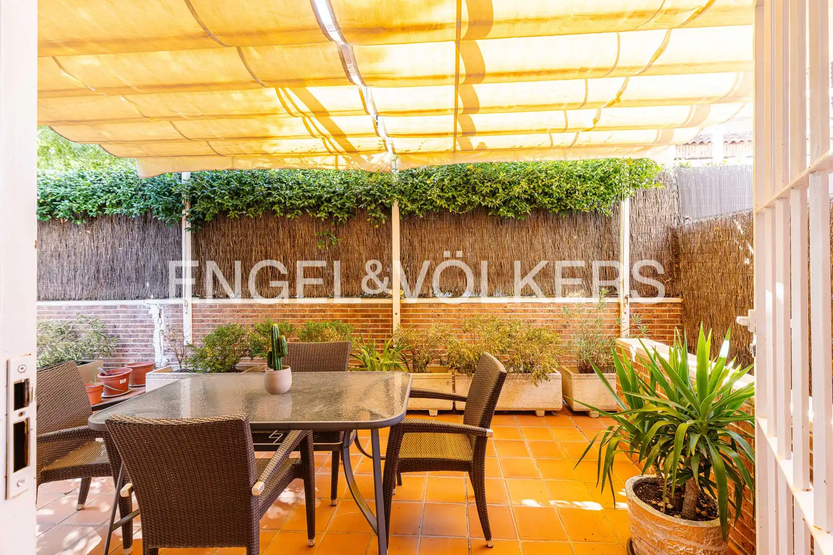 Terraza de Casa adosada en venta en Madrid con Aire acondicionado, Calefacción y Jardín privado