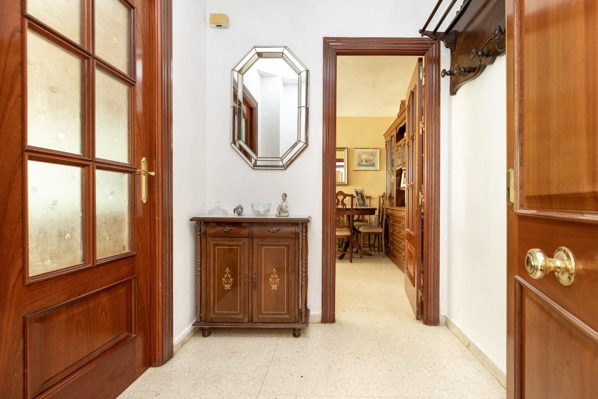 Flat for sale in  Granada Capital