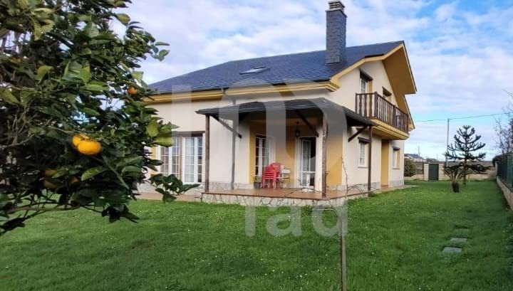 Vista exterior de Casa o xalet en venda en Ribadeo amb Calefacció i Terrassa