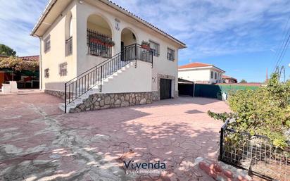 Vista exterior de Casa o xalet en venda en El Casar de Escalona amb Terrassa